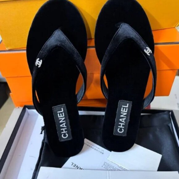CHANEL Flip-flop sandals - Picture 1 of 4